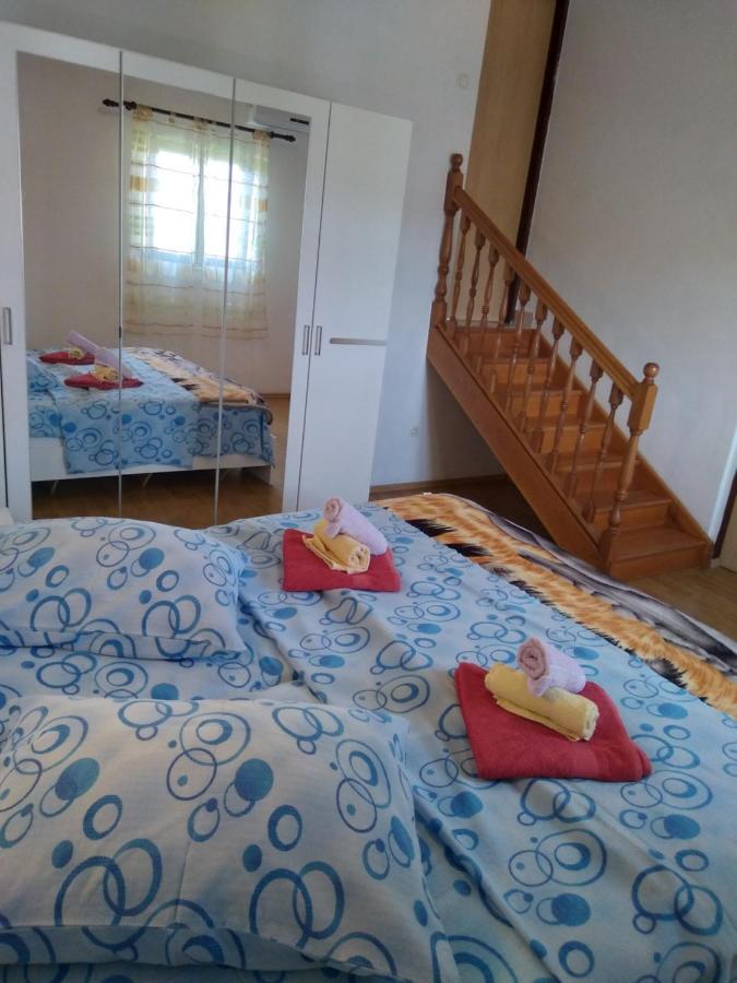 Apartments "Sun-Sea" Лопар Екстер'єр фото