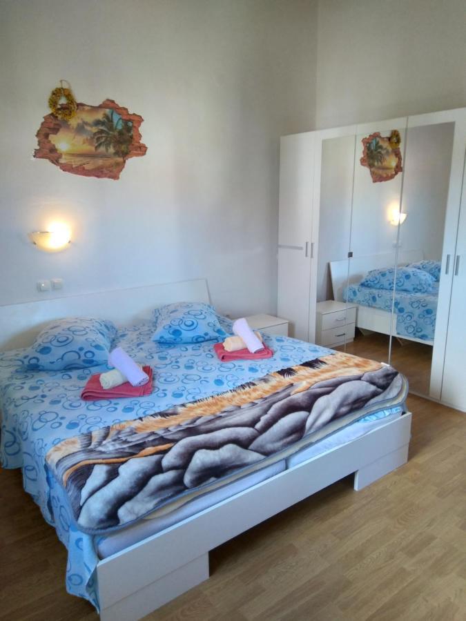 Apartments "Sun-Sea" Лопар Екстер'єр фото